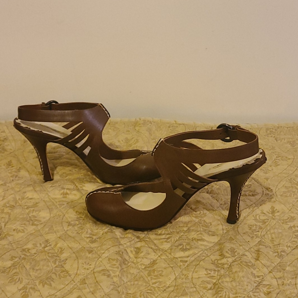 Shoes - Picture 2 of 8